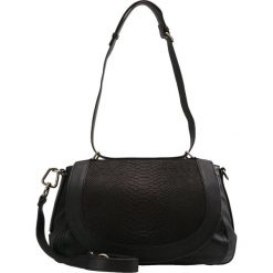 Liebeskind Berlin DINARD CALAIS HANDCUT PYTHON Torebka black. Czarne torebki klasyczne damskie marki Liebeskind Berlin. W wyprzedaży za 440,65 zł.