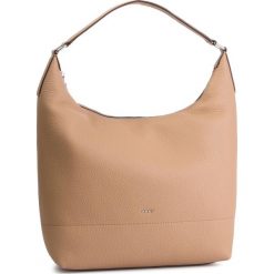 Torebka DKNY - Bedford Card Case R84CA937 Latte. Czerwone torebki klasyczne damskie DKNY, bez wzorów, ze skóry, klasyczne, bez dodatków. W wyprzedaży za 729,00 zł.