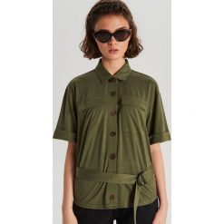Bluzka z paskiem - Khaki. Brązowe bluzki damskie Cropp, s, bez wzorów, bez kołnierzyka, bez rękawów. Za 69,99 zł.