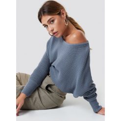 NA-KD Dzianinowy sweter z odkrytymi ramionami - Blue. Niebieskie swetry damskie marki NA-KD, bez wzorów, z dzianiny, bez rękawów, bez kaptura. Za 121,95 zł.