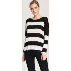 Sweter w kolorze czarno-białym ze wzorem. Czarne swetry damskie Zabaione, Hailys, m, bez wzorów, bez rękawów, bez kaptura. W wyprzedaży za 69,95 zł.