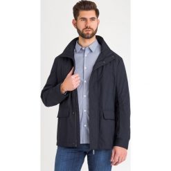 KURTKA Emporio Armani. Płaszcze męskie Emporio Armani, m, bez wzorów, bez kaptura. W wyprzedaży za 1728,30 zł.