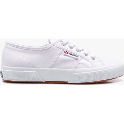 Superga - Tenisówki. Białe trampki i tenisówki damskie Superga, bez wzorów, z gumy, na sznurówki. W wyprzedaży za 199,90 zł.