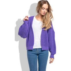 Fioletowy Krótki Sweter bez Zapięcia z Grubszym Splotem. Fioletowe piżamy damskie Molly.pl, uniwersalny, bez wzorów, ze splotem, eleganckie, z długim rękawem, długie, bez kaptura. Za 109,90 zł.