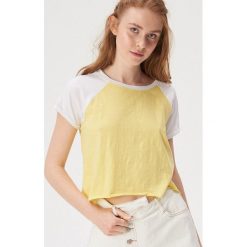 Crop top z raglanowymi rękawami - Żółty. Żółte topy damskie Sinsay, s, bez wzorów, bez kołnierzyka. Za 14,99 zł.