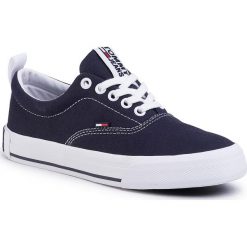 Tenisówki TOMMY JEANS - Lowcut Essential Sneaker EN0EN00794 Twilight Navy C87. Niebieskie półbuty damskie Tommy Jeans, bez wzorów, z jeansu, bez zapięcia. W wyprzedaży za 209,00 zł.
