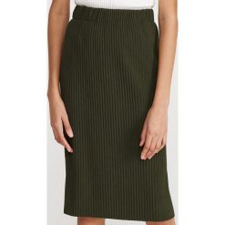 Spódnica z prazkowanej dzianiny - Khaki. Brązowe spódniczki damskie Reserved, s, bez wzorów, z dzianiny. Za 69,99 zł.