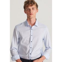 Koszula slim fit z drobnym wzorem - Niebieski. Niebieskie koszule męskie Reserved, s, bez wzorów, bez kołnierzyka, bez rękawów. Za 89,99 zł.