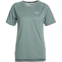 Topy sportowe damskie: Nike Performance BREATHE TAILWIND Tshirt basic clay green/reflective silver