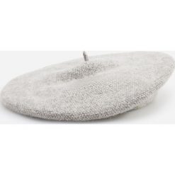 Wełniany beret - Jasny szary. Szare berety damskie Reserved, bez wzorów, z wełny. Za 59,99 zł.