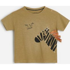 Bawełniany t-shirt z aplikacją -. T-shirty męskie Reserved, z aplikacjami, z bawełny, bez kołnierzyka. Za 35,99 zł.