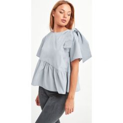KOSZULA ADENIA WEEKEND MAX MARA. Koszule damskie Weekend Max Mara, bez wzorów, eleganckie, bez kołnierzyka, bez rękawów. Za 849,00 zł.