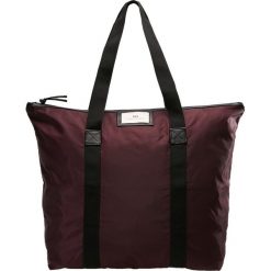DAY Birger et Mikkelsen GWENETH Torba na zakupy winetasting. Czerwone torby damskie na zakupy marki DAY Birger et Mikkelsen. Za 419,00 zł.