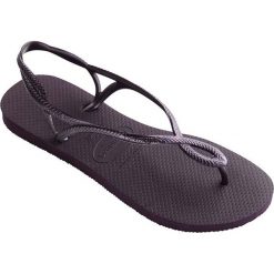 Havaianas - Sandały. Fioletowe klapki damskie Havaianas, bez wzorów, z materiału, bez obcasa, na obcasie. W wyprzedaży za 69,90 zł.