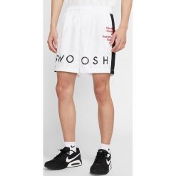 Nike Sportswear Szorty Biały. Białe spodenki i szorty męskie Nike, m, bez wzorów, z materiału. Za 223,95 zł.