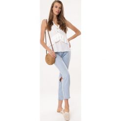 Biały Top Dancing Bay. Białe bluzki damskie Born2be, s, bez wzorów, z falbankami. Za 29,99 zł.