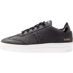 Nubikk YEYE SURYA LIZARD Sneakersy niskie black. Czarne trampki i tenisówki damskie marki Nubikk, ze skóry. Za 719,00 zł.