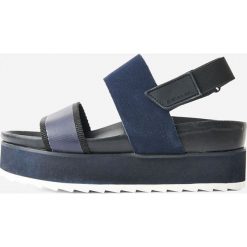 G-Star Raw - Sandały. Niebieskie klapki damskie G-Star RAW, bez wzorów, ze skóry, bez obcasa, na obcasie. W wyprzedaży za 399,90 zł.