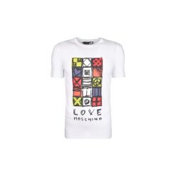 T-shirty z krótkim rękawem Love Moschino M 4 731 68 E 1811. Białe t-shirty męskie Love Moschino, xl, bez wzorów, bez kołnierzyka, krótkie. Za 289,00 zł.