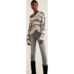 Mango - Jeansy push-up Kim. Szare rurki damskie marki Mango, l, z elastanu, z obniżonym stanem. Za 119,90 zł.