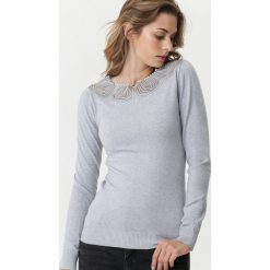 Jasnoszary Sweter Cammeray. Szare swetry damskie Born2be, xl, bez wzorów, prążkowane, eleganckie, z długim rękawem, długie, bez kaptura. Za 79,99 zł.