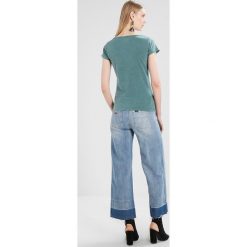 T-shirty damskie: LOIS Jeans CAMISETA SNOW LOGO Tshirt z nadrukiem green faded