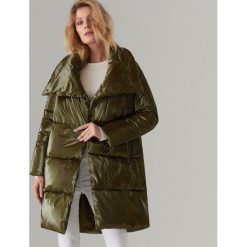 Płaszcz z szerokim kołnierzem - Khaki. Brązowe płaszcze damskie Mohito, bez wzorów. W wyprzedaży za 199,99 zł.