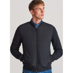 Bluza z pikowaną wstawką - Czarny. Czarne bluzy męskie Reserved, s, bez wzorów, bez kołnierzyka, bez rękawów, bez kaptura. Za 179,99 zł.
