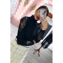 Damska bluzka OTIS BLACK. Czarne bluzki damskie Damska bluzka OTIS BLACK, s, bez wzorów, bez kołnierzyka, bez rękawów. W wyprzedaży za 69,00 zł.