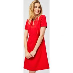 Sukienka z wiązaniem. Sukienki damskie Moodo, xl, bez wzorów, bez kołnierzyka, bez rękawów. Za 49,99 zł.