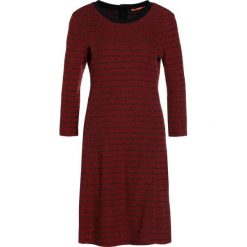 BOSS CASUAL DACUBA Sukienka dzianinowa medium red. Czerwone sukienki dzianinowe BOSS Casual, na co dzień, xs, casualowe. W wyprzedaży za 468,30 zł.