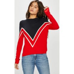 Only - Sweter Holli. Niebieskie swetry damskie ONLY, s, z nadrukiem, z wiskozy, z krótkim rękawem, krótkie, bez kaptura. W wyprzedaży za 79,90 zł.
