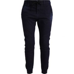 Replay HYPERFREE BIKER BOYFRIEND Jeansy Zwężane dark blue. Niebieskie rurki damskie Replay, z elastanu. W wyprzedaży za 475,30 zł.