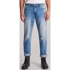 Spodnie jeansowe regular - Niebieski. Niebieskie spodnie męskie Reserved, m, z jeansu. Za 129,99 zł.