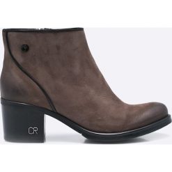 Carinii - Botki. Czarne buty zimowe damskie marki Carinii, z materiału, z okrągłym noskiem. W wyprzedaży za 239,90 zł.