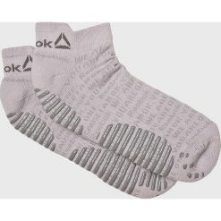 Reebok - Skarpetki. Fioletowe skarpetki damskie marki Reebok, z elastanu. W wyprzedaży za 37,90 zł.