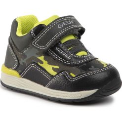 Sneakersy GEOX - B Rishon B.A B940RA 0AFME C3256 Forest/Lime. Czarne trampki chłopięce Geox, bez wzorów, ze skóry ekologicznej, na rzepy. W wyprzedaży za 149,00 zł.
