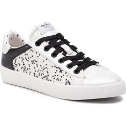 Sneakersy PEPE JEANS - Kioto Stars PLS30850 Mousse 808. Białe półbuty damskie Pepe Jeans, na co dzień, bez wzorów, z jeansu, bez obcasa, na płaskiej podeszwie, bez zapięcia. W wyprzedaży za 139,00 zł.