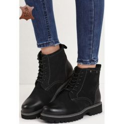 Czarne Skórzane Traperki Lubricious. Czarne buty zimowe damskie marki Born2be, z materiału, z okrągłym noskiem, na obcasie, na sznurówki. Za 129,99 zł.