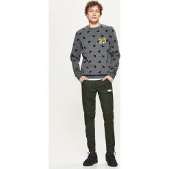Bluza z nadrukiem all over - Szary. Szare bluzy męskie rozpinane marki Reserved, l, z nadrukiem. Za 79,99 zł.