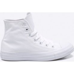 Converse - Trampki. Białe trampki i tenisówki damskie marki Converse, z gumy, na sznurówki. W wyprzedaży za 259,90 zł.