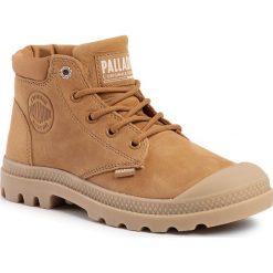 Trapery PALLADIUM - Low Cuf Lea W 95561-717-M Amber Gold. Pomarańczowe trapery damskie Palladium, ze skóry ekologicznej, klasyczne, bez obcasa, bez zapięcia. W wyprzedaży za 339,00 zł.