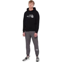 Bluza The North Face Drew Peak Pullover Hoodie T0AHJYKX7 - czarny. Czarne bluzy męskie The North Face, xl, bez wzorów, bez kołnierzyka, bez rękawów, bez kaptura. Za 214,99 zł.