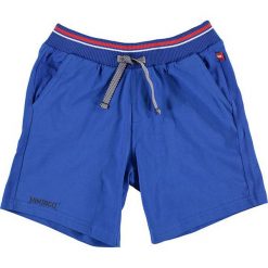 Szorty "Ping 303" w kolorze niebieskim. Niebieskie spodenki chłopięce marki LEGO Wear, z nadrukiem. W wyprzedaży za 45,95 zł.