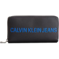 Duży Portfel Damski CALVIN KLEIN JEANS - Sculpted Zip Around K40K400408 001. Czarne portfele damskie marki Calvin Klein Jeans, bez wzorów, z jeansu. W wyprzedaży za 249,00 zł.