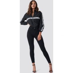 NA-KD Jeansy Skinny High Waist Open Hem - Black. Czarne jeansy damskie skinny marki NA-KD, z jeansu, z podwyższonym stanem. Za 141,95 zł.