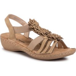 Sandały CLARA BARSON - WS1616-01 Camel. Pomarańczowe klapki damskie Clara Barson, z aplikacjami, ze skóry ekologicznej, bez obcasa, na obcasie. Za 79,99 zł.