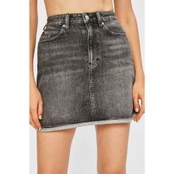 Calvin Klein Jeans - Spódnica. Szare minispódniczki Calvin Klein Jeans, z bawełny, z podwyższonym stanem, proste. W wyprzedaży za 279,90 zł.