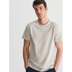 T-shirt z prążkowanej dzianiny - Jasny szar. Szare t-shirty męskie Reserved, s, bez wzorów, z dzianiny, bez kołnierzyka. Za 59,99 zł.