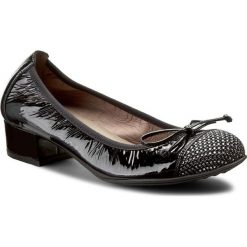 Półbuty WONDERS - C-3143 Sumatra Negro. Czarne półbuty damskie lakierowane marki Wonders, z lakierowanej skóry, eleganckie, na obcasie. W wyprzedaży za 359,00 zł.